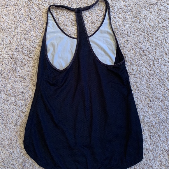 Woman’s ASICS tank - Picture 2 of 3